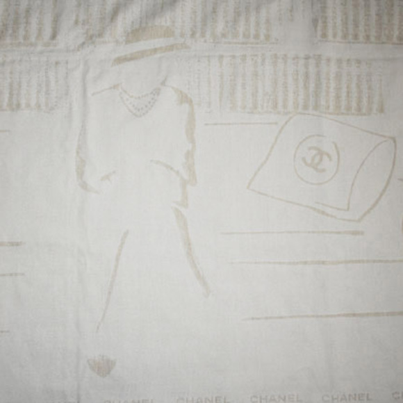 Chanel Blanket, CHANEL Reversible Blanket Mademoiselle CC Motif Wool Silk - Picture 14 of 14